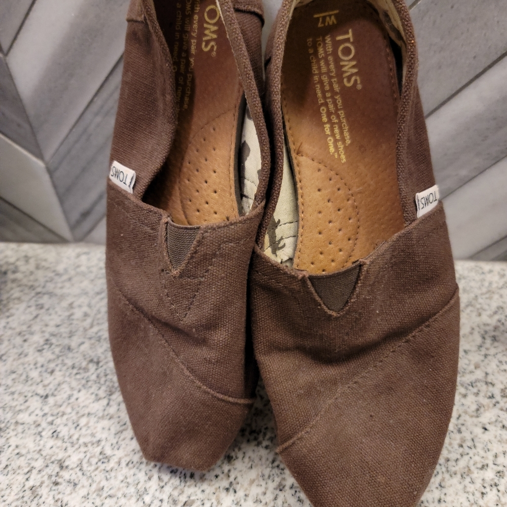 Brown Toms